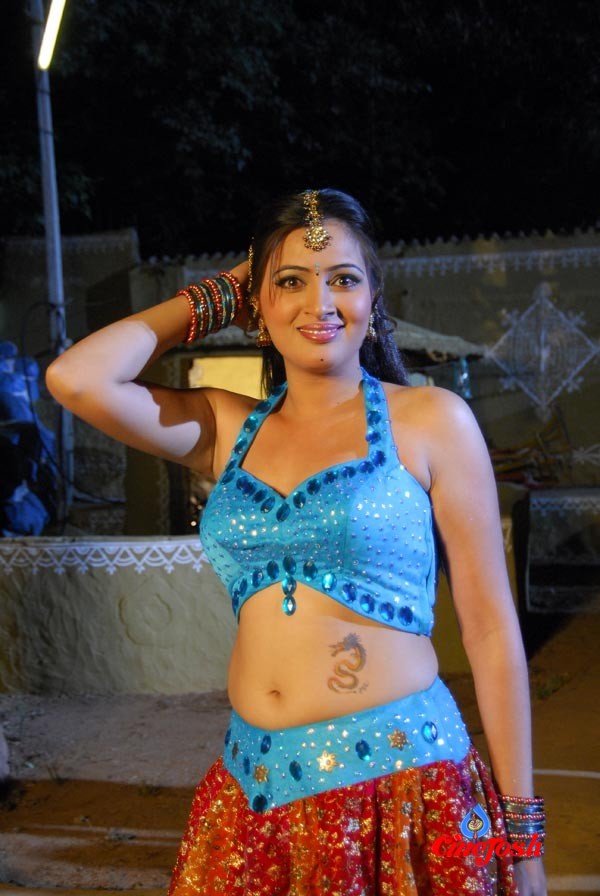 Navneet Kaur Spicy Gallery - 11 / 77 photos