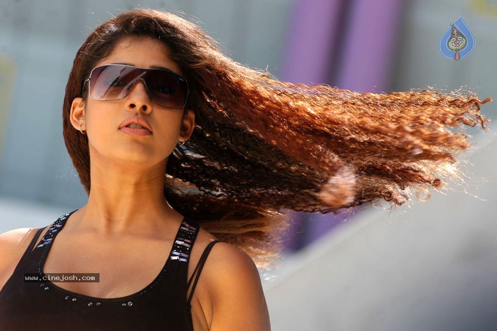 Nayanthara Hot Stills - 30 / 77 photos