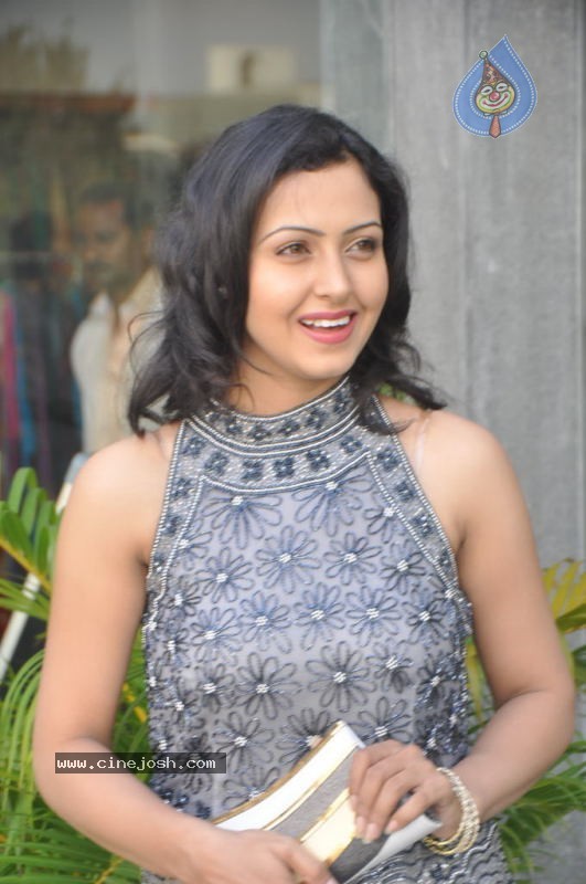 Neelam Gouhranii New Stills - 30 / 40 photos