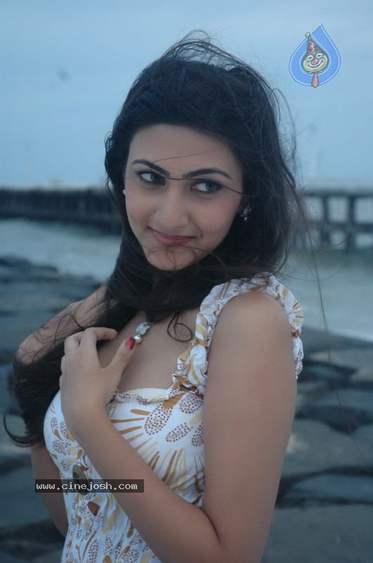 Neelam Stills - 16 / 35 photos