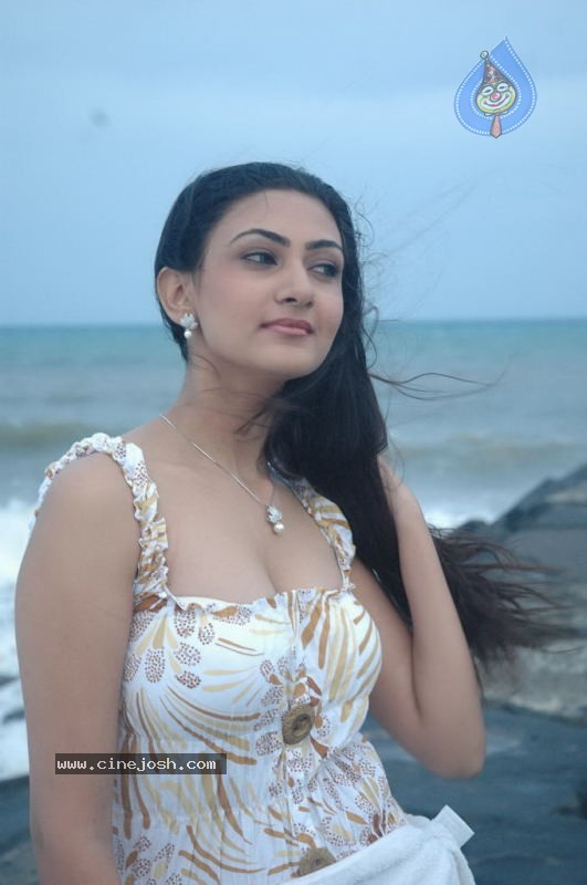 Neelam Stills - 23 / 35 photos