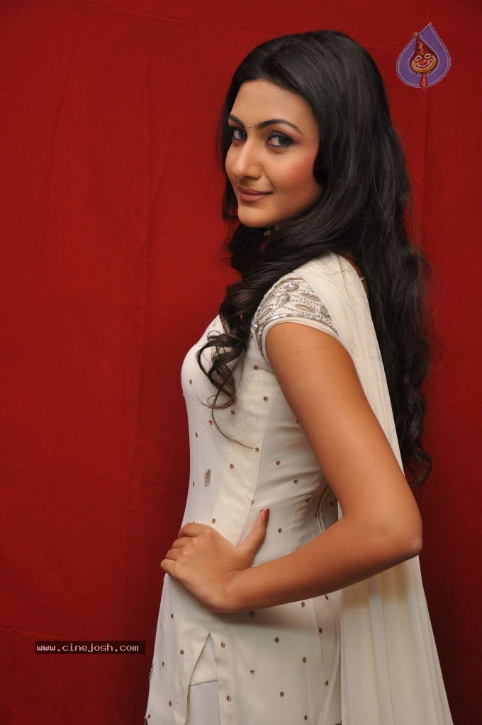 Neelam Stills - 5 / 95 photos