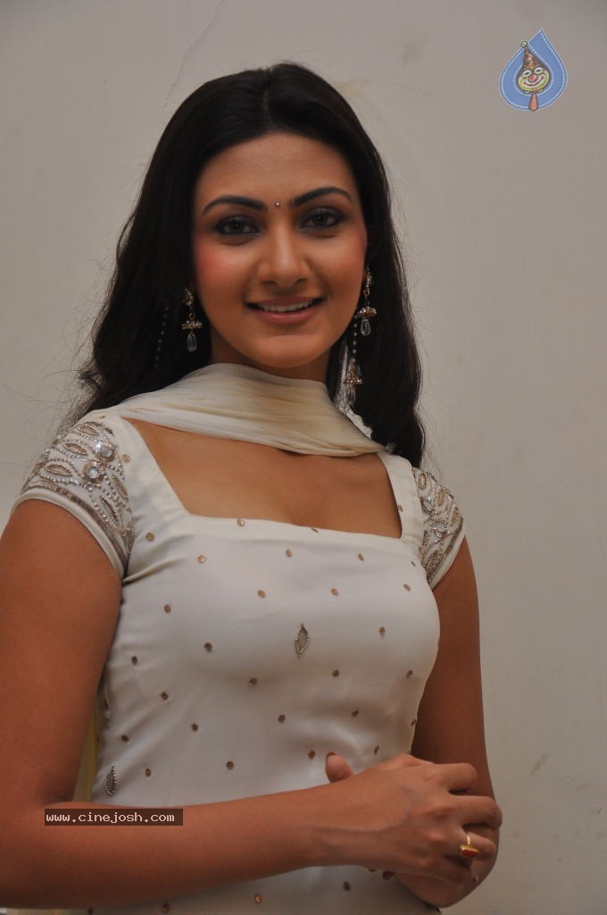 Neelam Stills - 69 / 95 photos