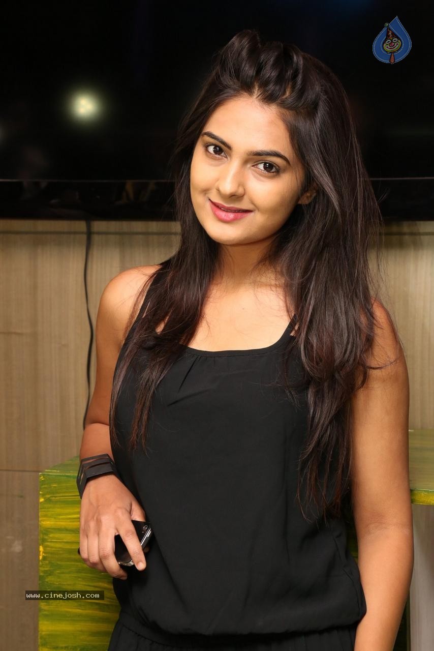 Neha Deshpande Gallery - 4 / 50 photos