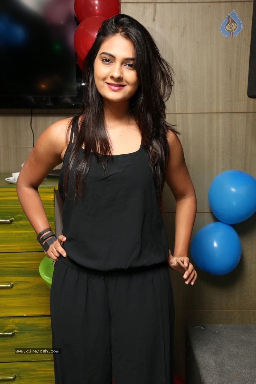 Neha Deshpande Gallery - 6 / 50 photos