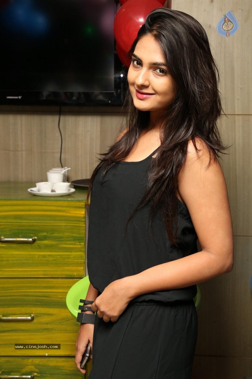 Neha Deshpande Gallery - 30 / 50 photos