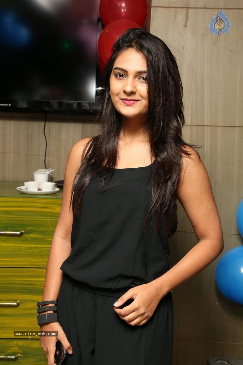 Neha Deshpande Gallery - 50 / 50 photos