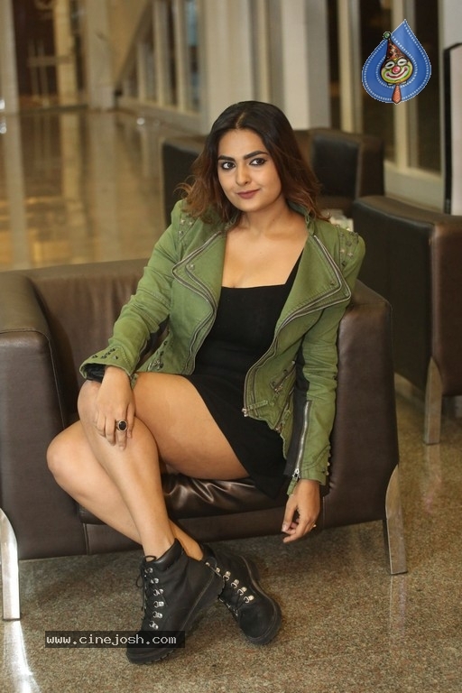 Neha Deshpande Images - 1 / 21 photos