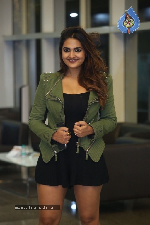 Neha Deshpande Images - 15 / 21 photos