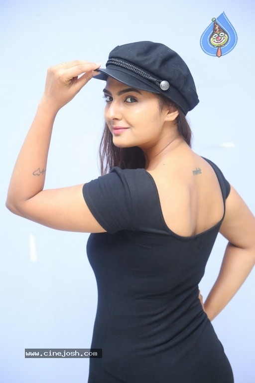 Neha Deshpande Images - 18 / 21 photos