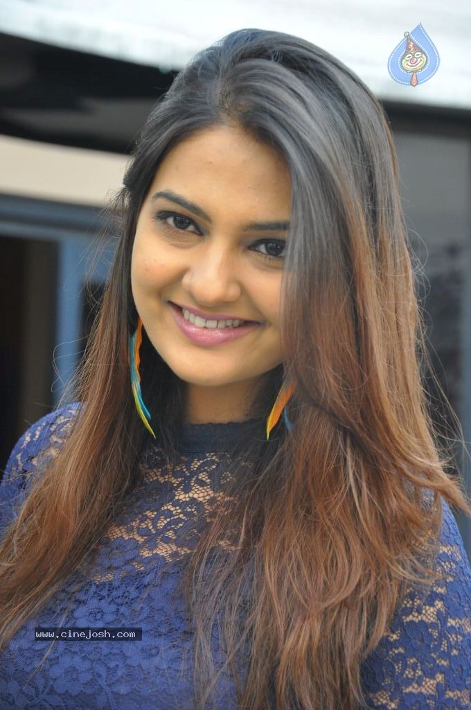 Neha Deshpande Stills - 32 / 73 photos