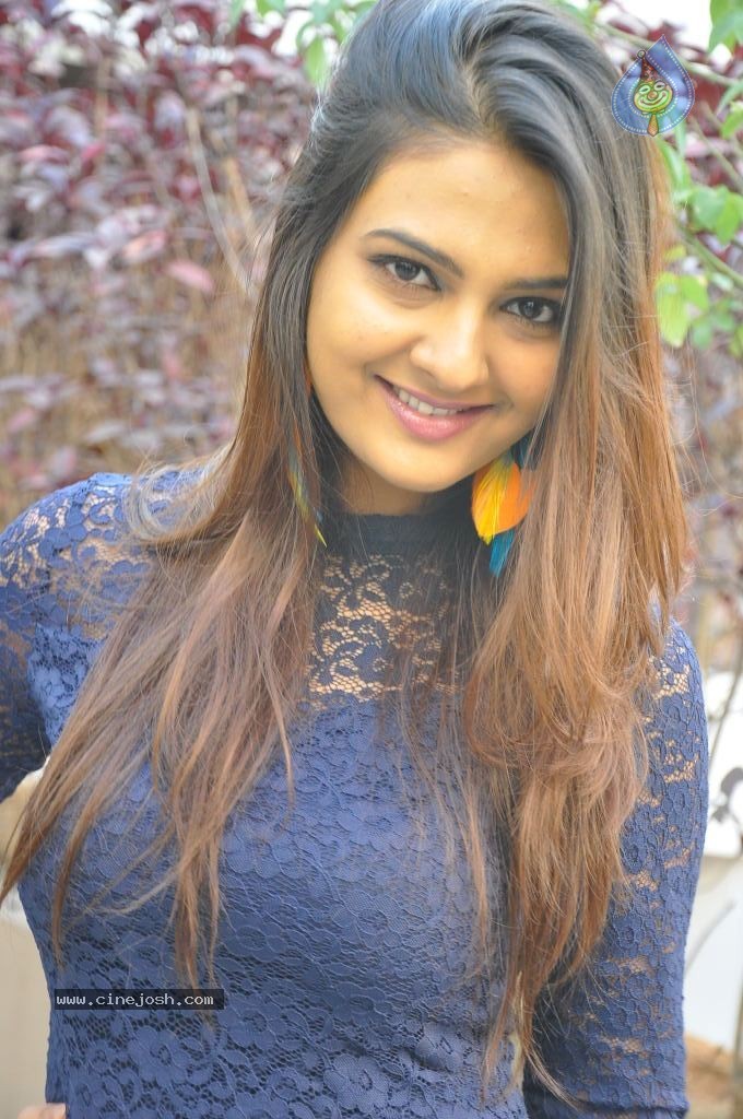 Neha Deshpande Stills - 52 / 73 photos