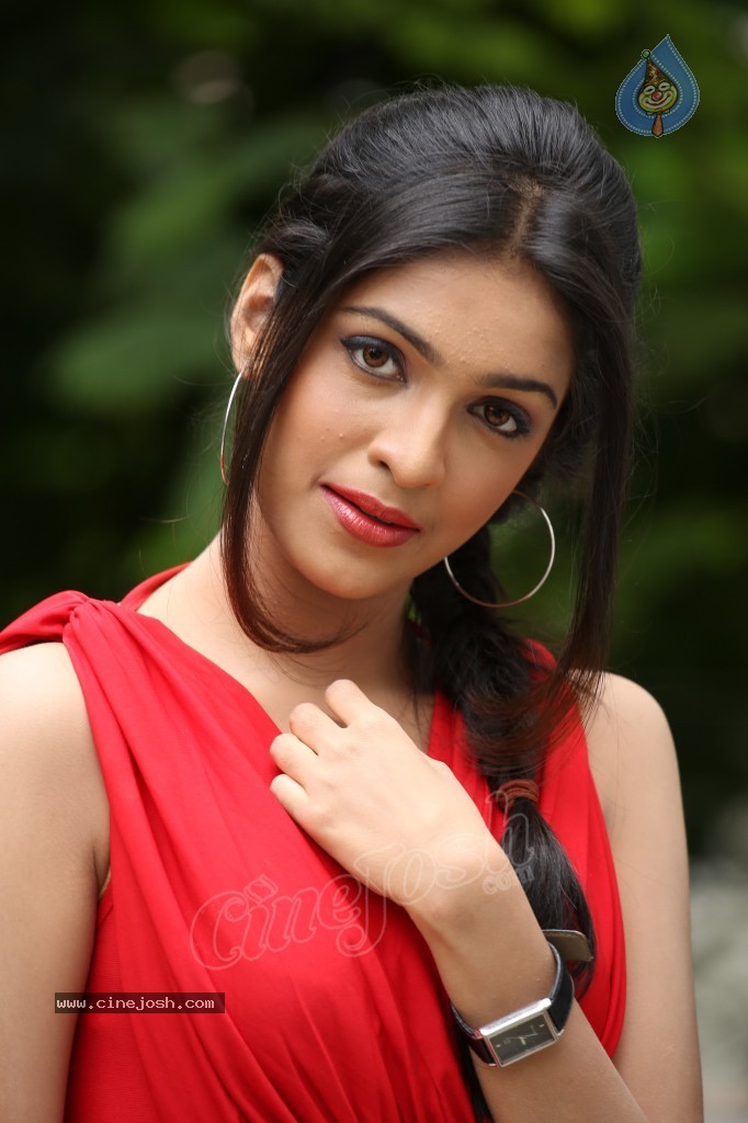 Neha Ratnakar Stills - 75 / 91 photos