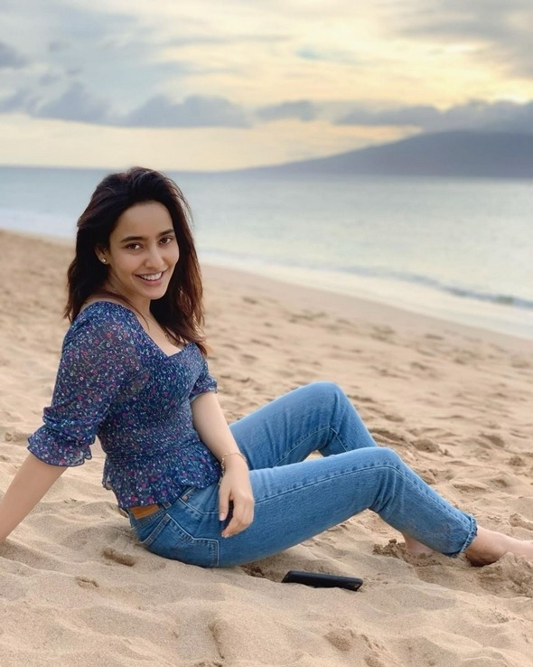 Neha Sharma Stills - 12 / 12 photos