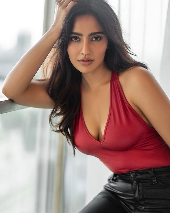 Neha Sharma Stills - 6 / 13 photos