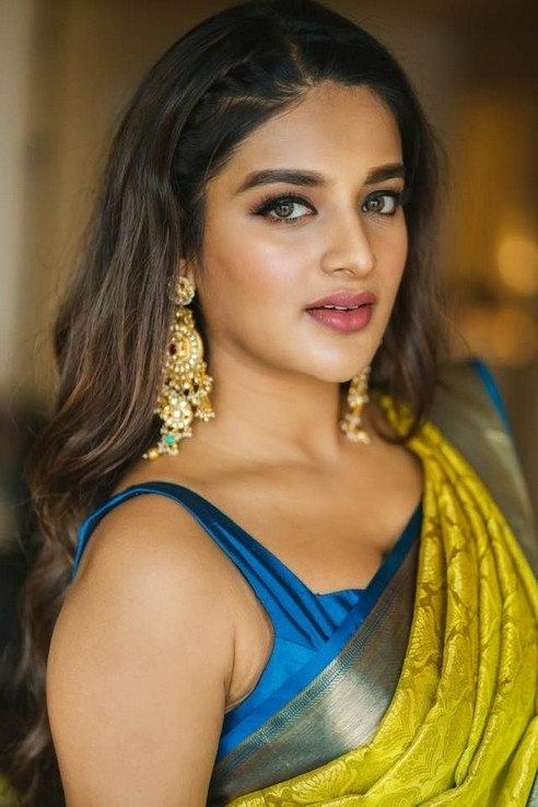 Nidhhi Agerwal Stills - 4 / 6 photos