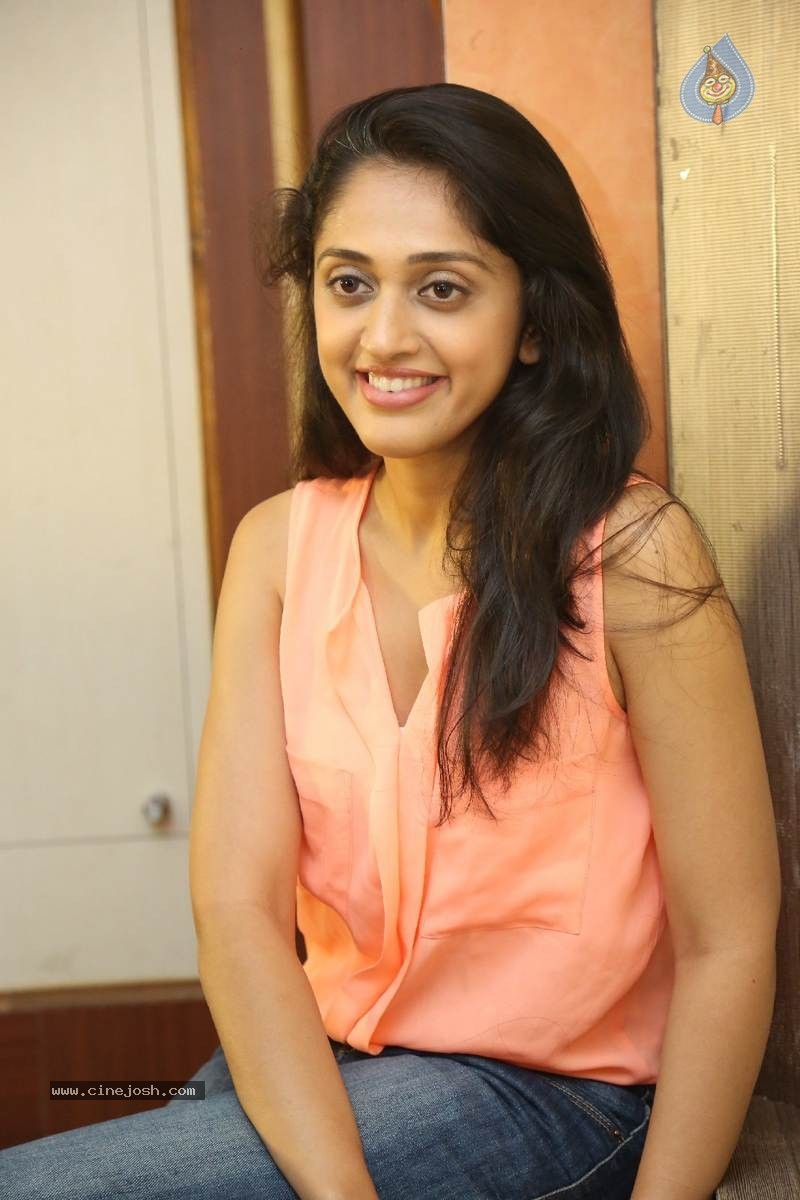 Nidhi New Photos - 4 / 40 photos