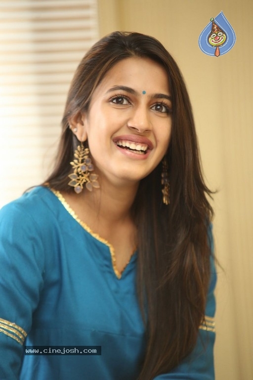 Niharika Konidela Photos - 2 / 21 photos