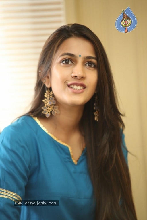 Niharika Konidela Photos - 6 / 21 photos