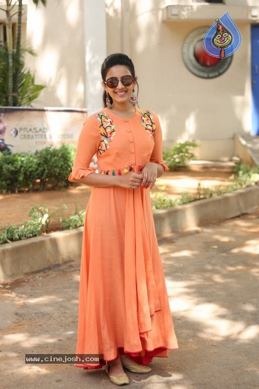 Niharika Konidela Pictures - 2 / 9 photos