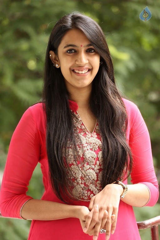 niharika-new-photos-photo-3-of-42