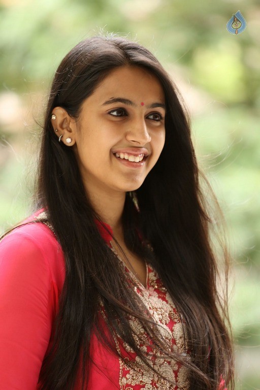 Niharika New Photos - 23 / 42 photos