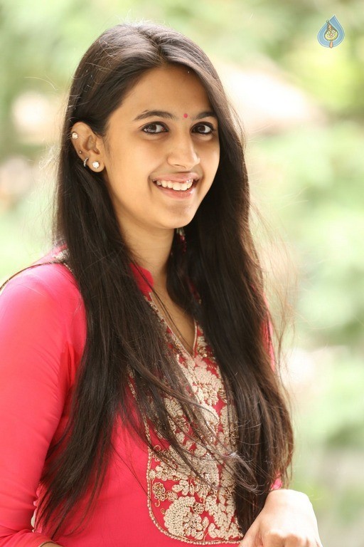 Niharika New Photos - 24 / 42 photos