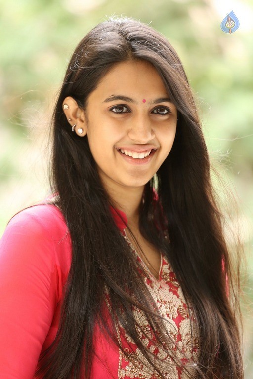 Niharika New Photos - 26 / 42 photos