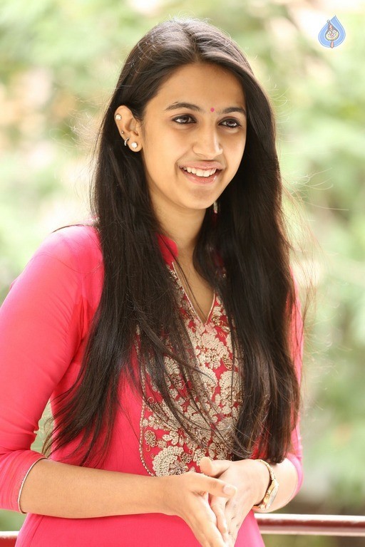 Niharika New Photos - 40 / 42 photos