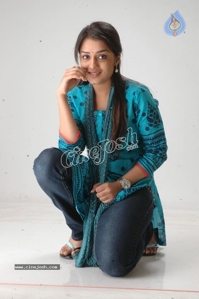 Nikhita Stills - 30 / 48 photos