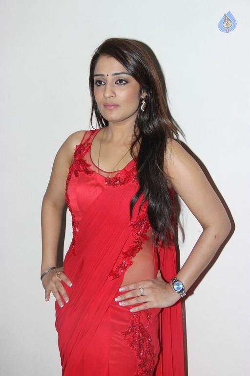 Nikita Thukral Pics - 23 / 24 photos