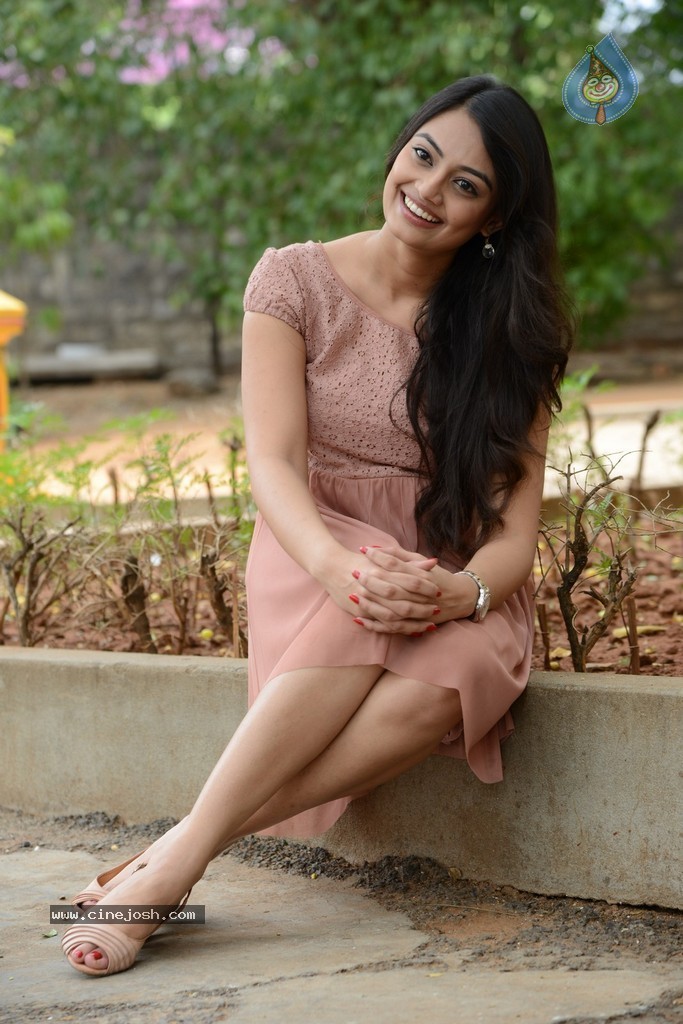 Nikitha Narayan New Gallery - 69 / 108 photos