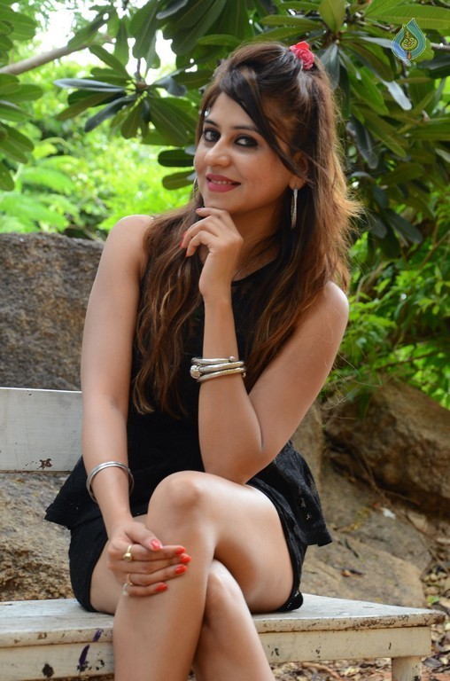 Nikitha New Stills - 6 / 19 photos