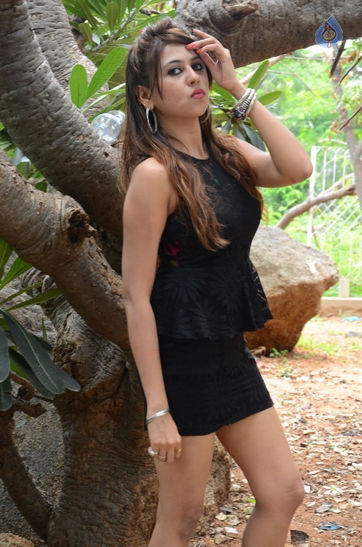 Nikitha New Stills - 9 / 19 photos