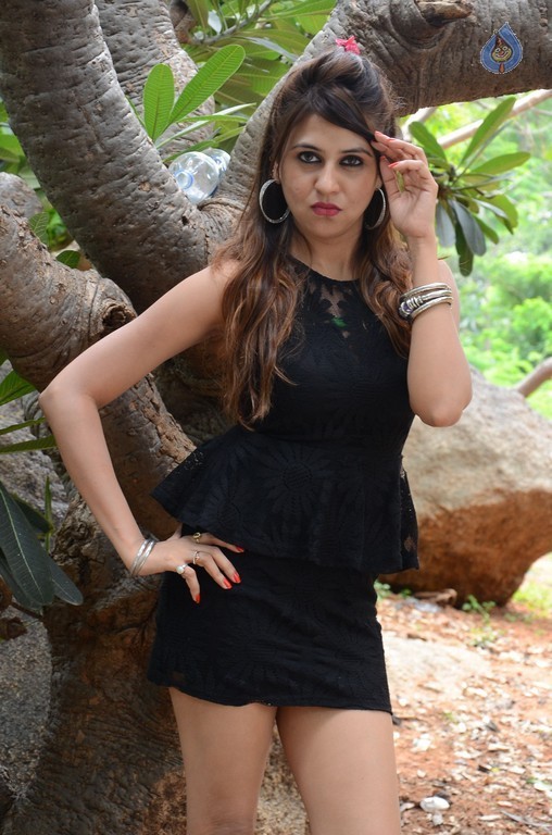 Nikitha New Stills - 18 / 19 photos