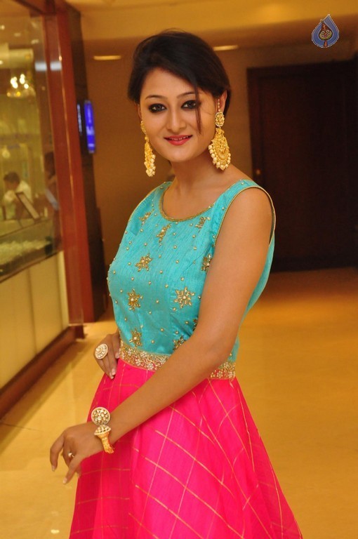 Nilofer New Gallery  - 28 / 36 photos