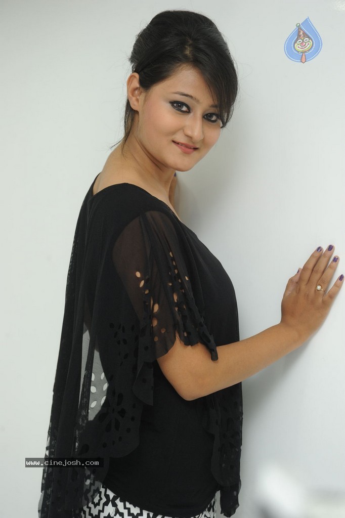 Nilofer New Photos - 26 / 51 photos