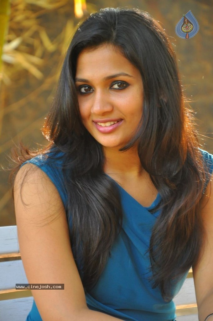 Niranjana Stills - 1 / 39 photos