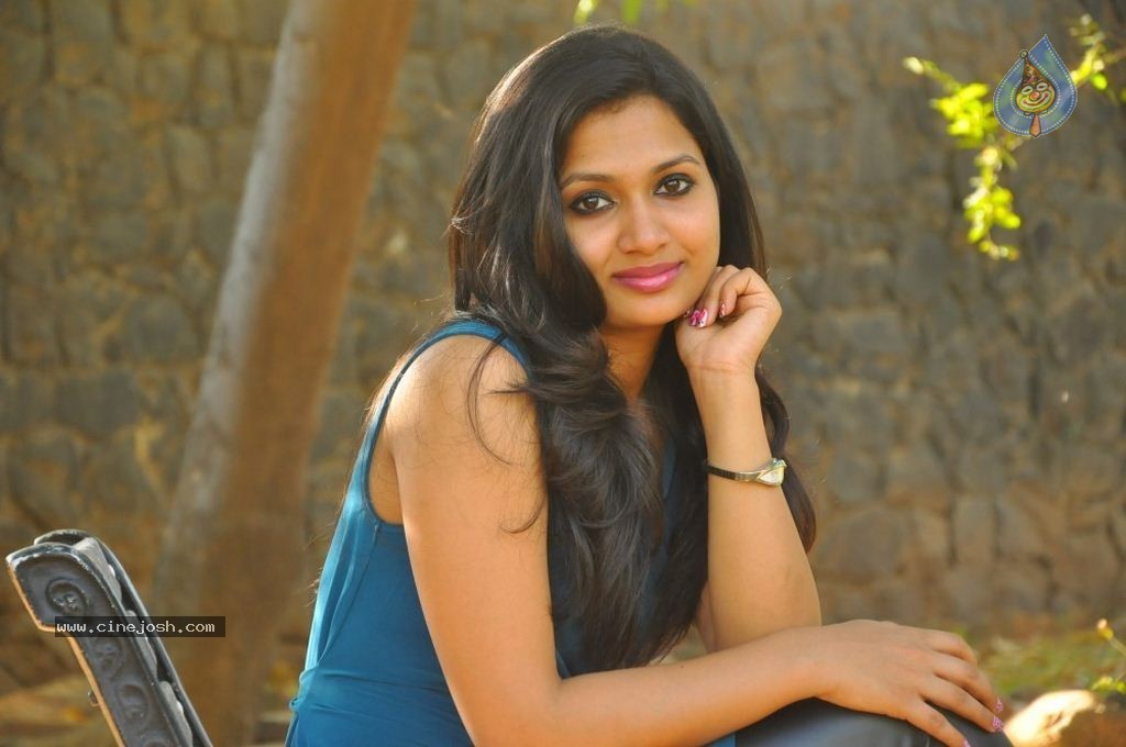 Niranjana Stills - 2 / 39 photos