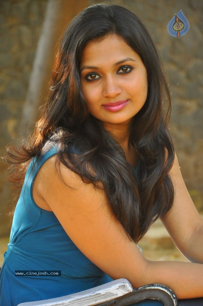 Niranjana Stills - 5 / 39 photos