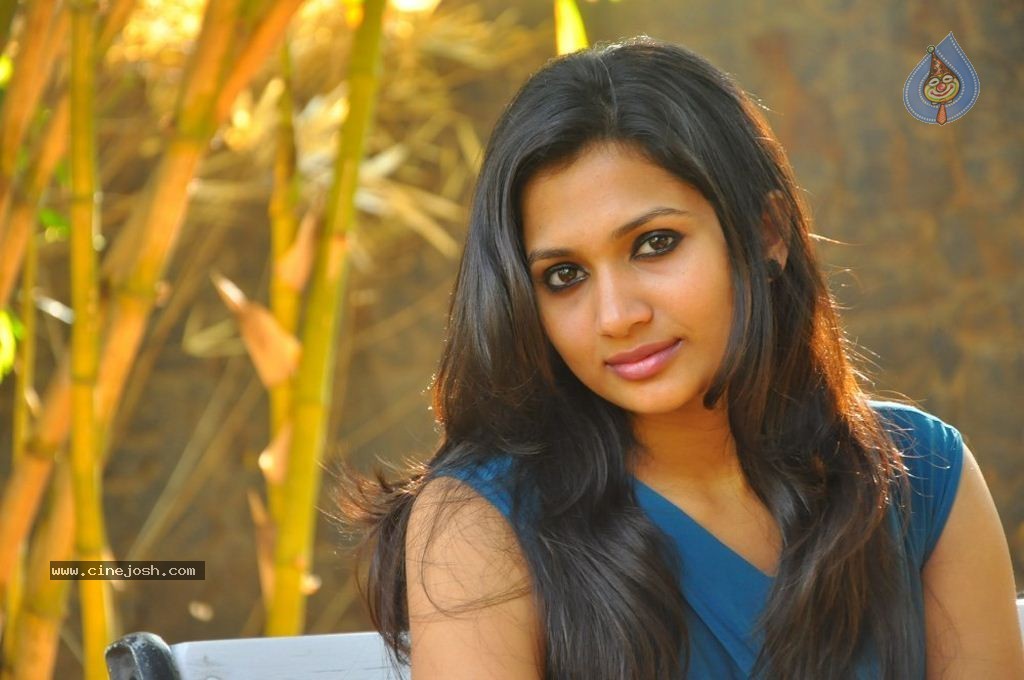 Niranjana Stills - 33 / 39 photos