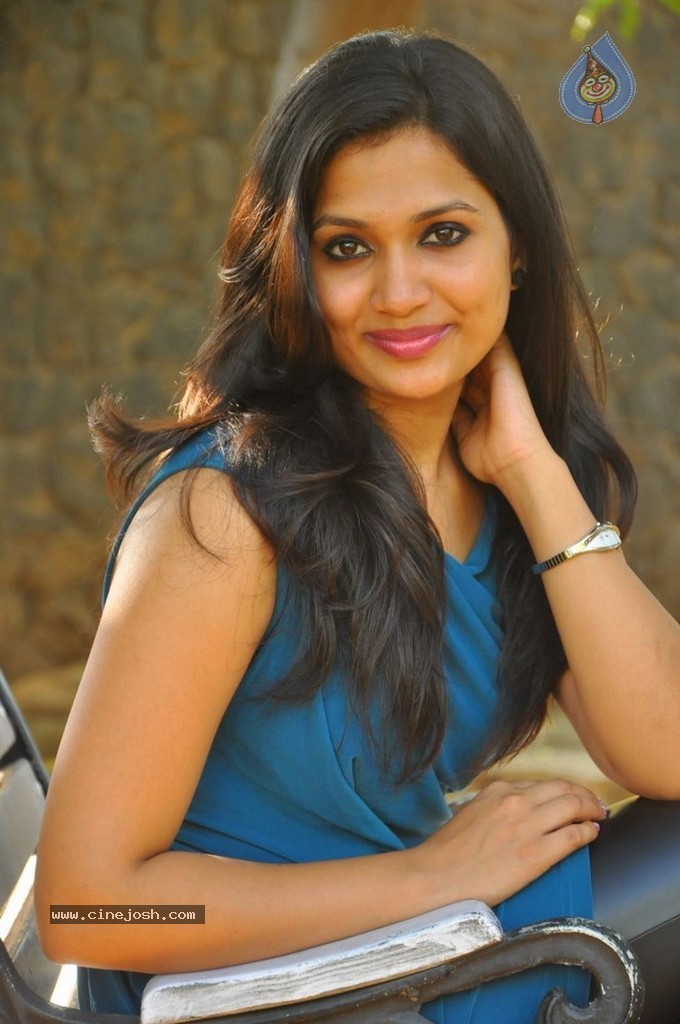 Niranjana Stills - 34 / 39 photos