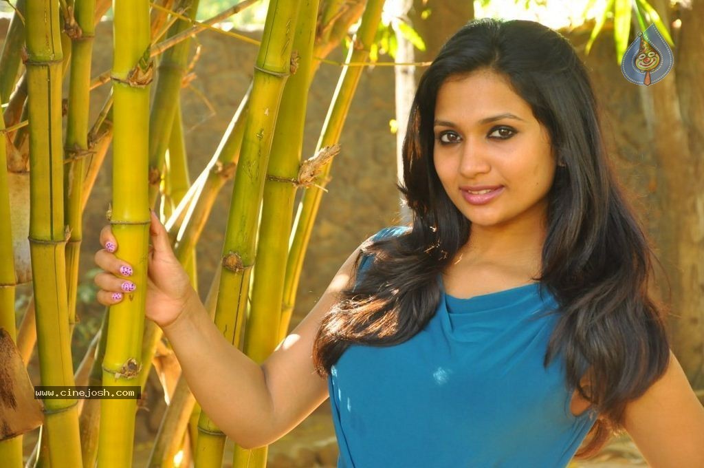 Niranjana Stills - 35 / 39 photos