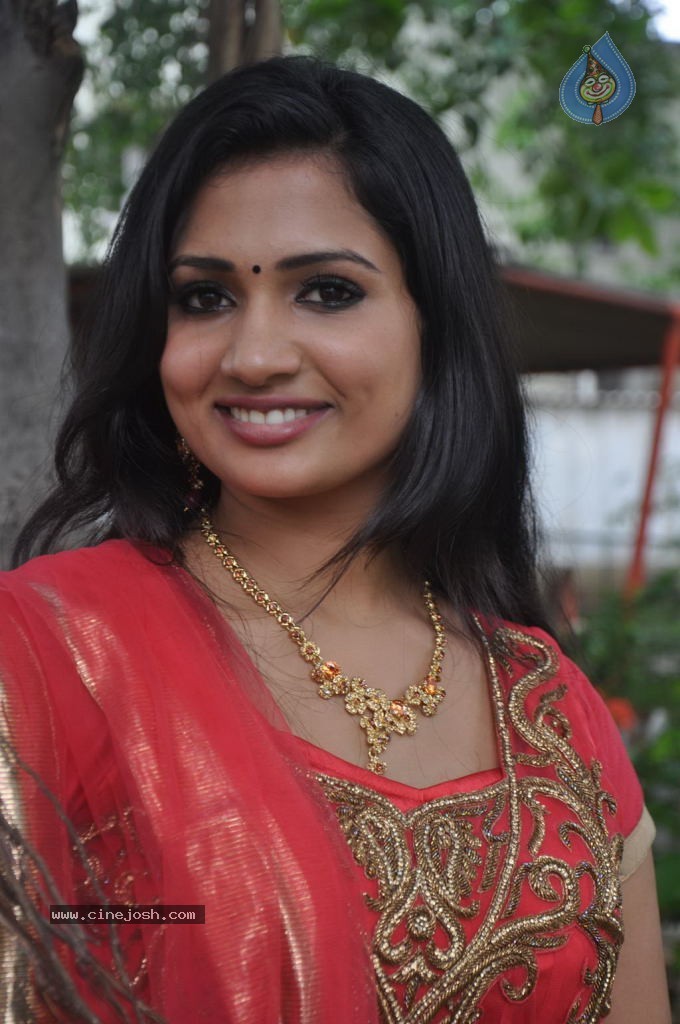 Niranjana Stills - 22 / 66 photos