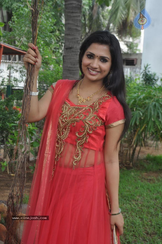 Niranjana Stills - 23 / 66 photos