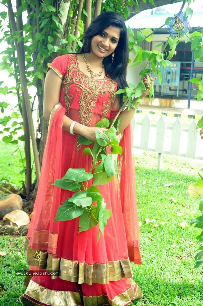 Niranjana Stills - 25 / 66 photos