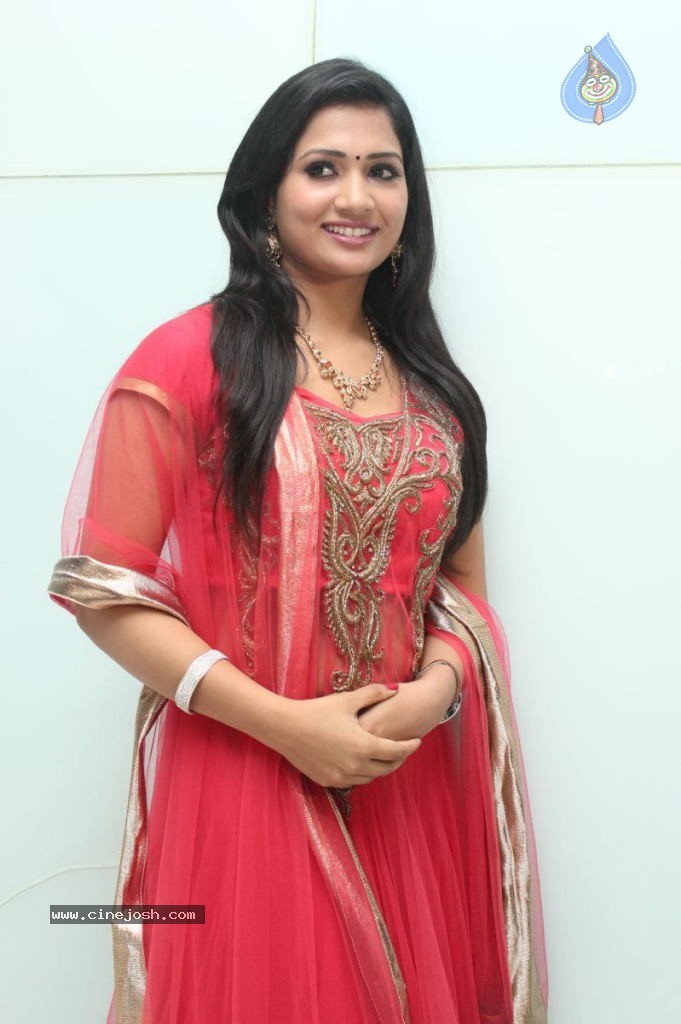 Niranjana Stills - 28 / 66 photos