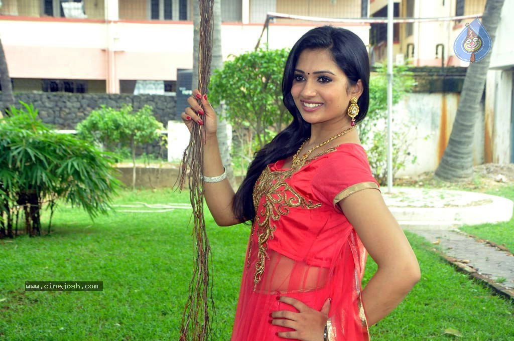 Niranjana Stills - 36 / 66 photos