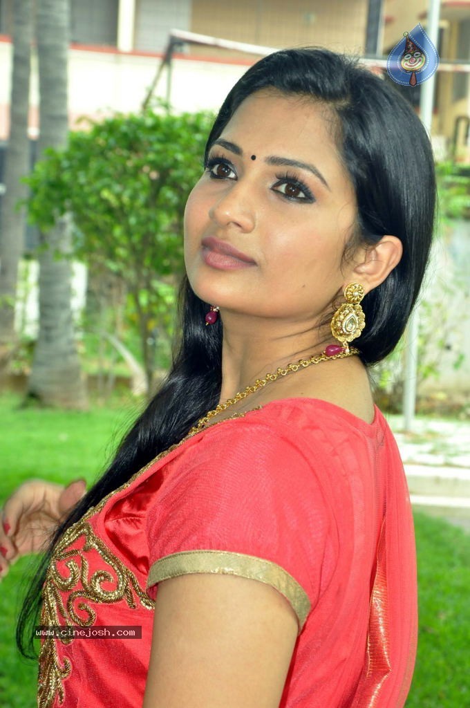 Niranjana Stills - 60 / 66 photos