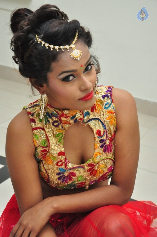 Nisha New Gallery - 19 / 40 photos